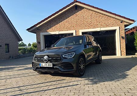 Mercedes-Benz GLC 300 4MATIC Pano AMG Burmester 360 Night 1.Hd