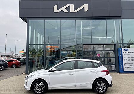 Hyundai i20 Navi Kamera PDC Klima Verkehrszeichenerk DAB