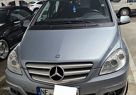 Mercedes-Benz B 200 -