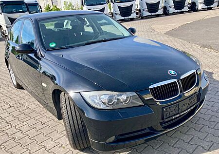BMW 318i -top gepflegt, Scheckheft, 8-fach Bereifung