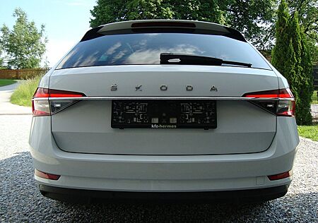 Skoda Superb Kombi 2,0 TDI Style DSG Mod 22 Voll !!