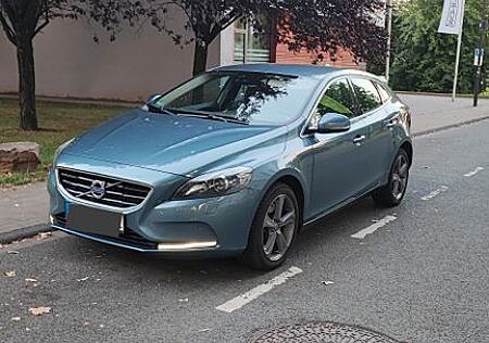Volvo V40 D3 Momentum Business ProBiarritz Blau