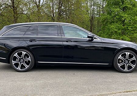 Mercedes-Benz E 220 Avantgarde/Wide/R19/Kamera/Tot/Nav/LED/PDC