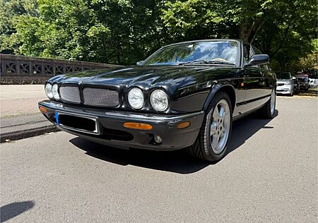 Jaguar XJR 4.0 V8, Leder,H&K,Schiebdach,Telefon,CD,