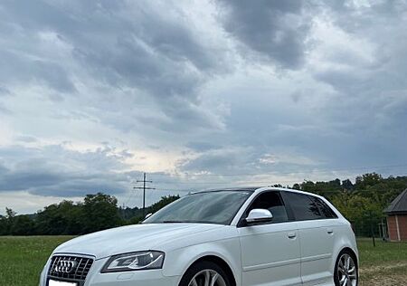 Audi S3 2.0 TFSI Sportback TÜV NEU! WENIG KM!