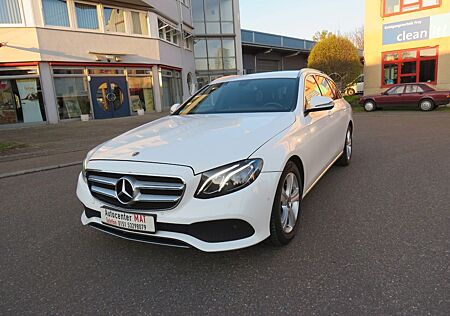 Mercedes-Benz E 220 d T Avantgarde Navi LED Leder Tempomat PDC