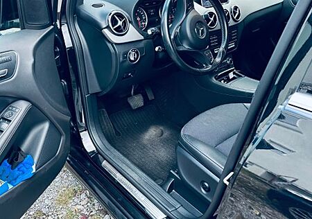 Mercedes-Benz B 250 4MATIC DCT -