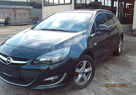 Opel Astra J Sports Tourer Exklusiv