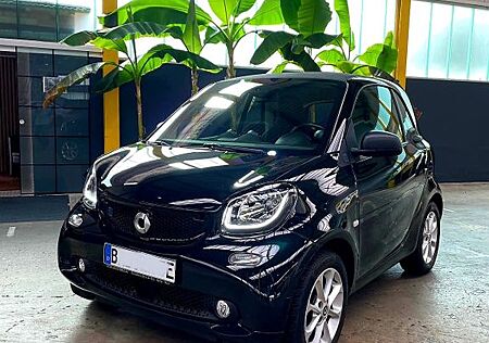 Smart ForTwo coupé 60kW EQ Batterie /Navi/SHZ/PDC