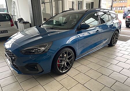 Ford Focus Turnier ST ( Werkgarntie 08-2027 )