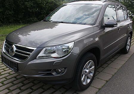 VW Tiguan Volkswagen 2.0 TDI DPF 4Motion+AHK 2,5T+PDC+ISO