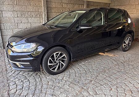 VW Golf Volkswagen VII 1.0 TSI SOUND, Bj. 10/2017, schwarz
