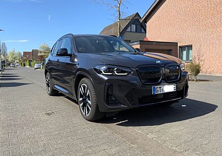 BMW iX3 M-Sport Komfortzu ACC Pano LED Winterreifen