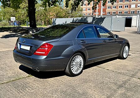 Mercedes-Benz S 500 4MATIC Garagenfahrzeug