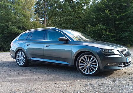 Skoda Superb 1.8 TSI Style Combi*19´´*AHK*DCC*Xenon