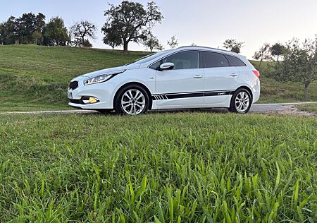 Kia Cee'd Sportswagon 1.6 CRDi 128 Platinum Edit...