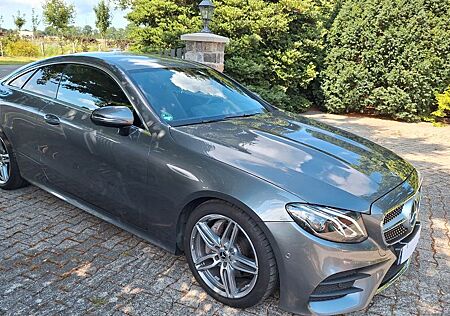 Mercedes-Benz E 200 Coupe AMG Line mit nur 66500 km.