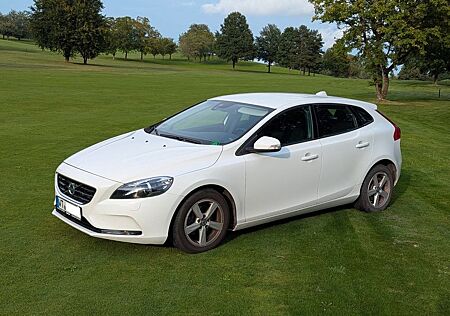Volvo V40 D2 - AHK