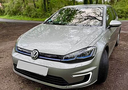 VW Golf Volkswagen e- ACC Leder Winter-Paket