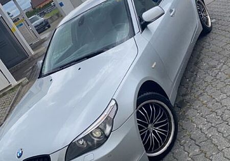 BMW 523i A -