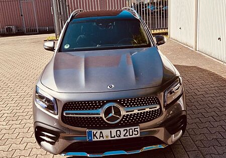 Mercedes-Benz GLB 200 4MATIC DCT -