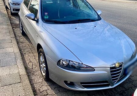 Alfa Romeo 147 1.9 JTD 8V M-Jet Distinctive