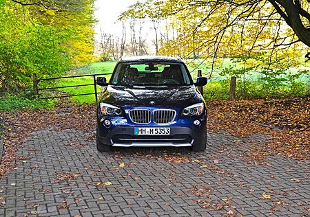 BMW X1 x28i fast wie neu / Allrad / Leder / Glasdach