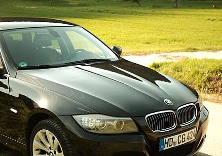 BMW 320i Touring Edition Lifestyle