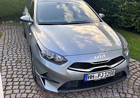 Kia Cee'd Sportswagon EZ 7/25 von privat in HH