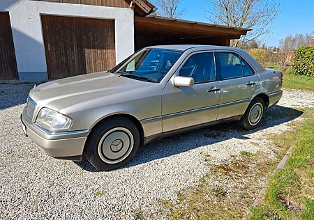 Mercedes-Benz C 180 ELEGANCE mit H-Gutachten