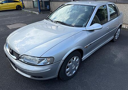 Opel Vectra Edition 100 1.6 Automatik