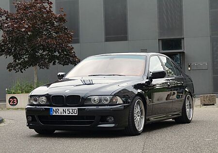 BMW 525i M Sport + Glasdach + DSP + 8 fach