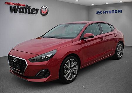 Hyundai i30 gebraucht kaufen Hyundai i30 Fastback 1.0 T-GDI Trend, Navigation, Sitzhe