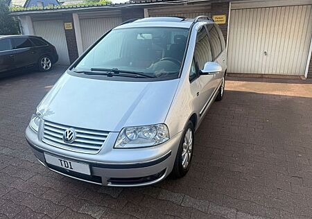 VW Sharan Volkswagen 2.0 TDI Sportline 7-SITZER PDC ALU EGSD