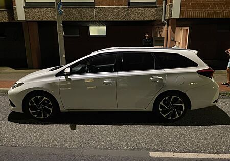 Toyota Auris 1,4-l-D-4D -
