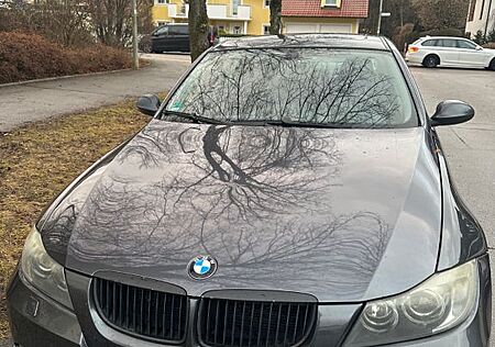 BMW 320i -