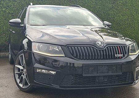 Skoda Octavia 2.0 TSI RS Combi/VOLLAUSSTATTUNG/AHK/PAN