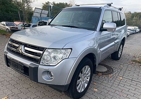 Mitsubishi Pajero 3.8 V6 Mivec Instyle 4x4/7 Sitzplätze