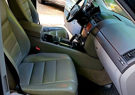 VW Touareg Volkswagen 3.0 V6 TDI Tiptronic Standard