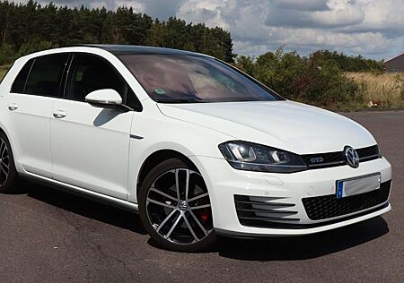 VW Golf Volkswagen 2.0 GTD DSG PANO*ACC*AHK*KAMERA*SPORT&SOUND