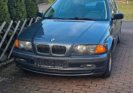 BMW 320i -