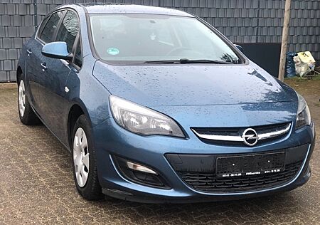Opel Astra J Lim. 5-trg. Selection