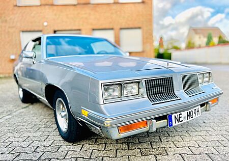 Oldsmobile Cutlass BROUGHAM