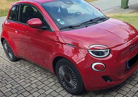 Fiat 500E (RED) Limousine 42 kWh LED/Android Auto