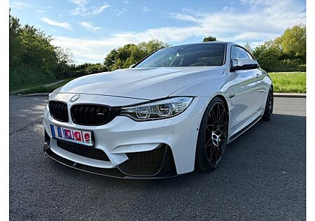 BMW M4 Competition Performance Vollausstattung