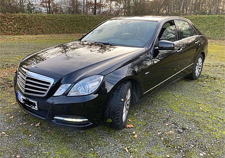 Mercedes-Benz E 200 CGI BlueEFFICIENCY AVANTGARDE