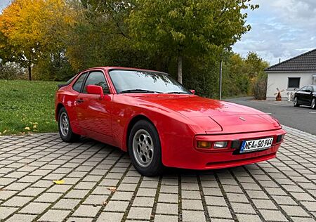 Porsche 944