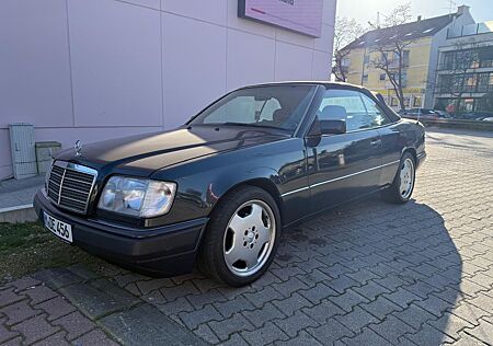 Mercedes-Benz E 220 Scheckheftgepflegt