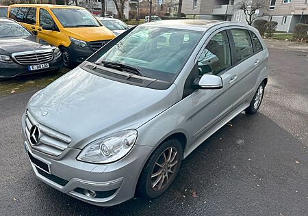 Mercedes-Benz B 200 Turbo Navi + Leder + Panorama + Standheiz.