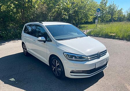 VW Touran Volkswagen Highline DSG/BMT/KAMERA/AHK/LED/DTACHO/1H